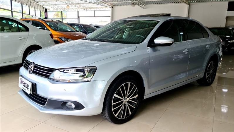 VOLKSWAGEN JETTA 2.0 TSI Highline 211cv VOLKSWAGEN JETTA 2.0 TSI Highline 211cv