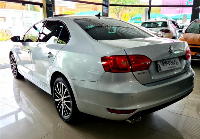 VOLKSWAGEN JETTA 2.0 TSI Highline 211cv VOLKSWAGEN JETTA 2.0 TSI Highline 211cv