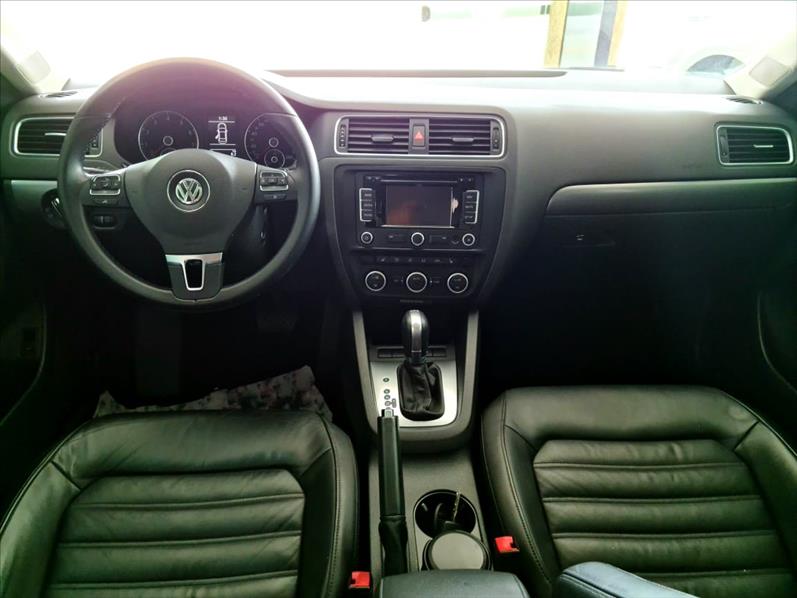 VOLKSWAGEN JETTA 2.0 TSI Highline 211cv VOLKSWAGEN JETTA 2.0 TSI Highline 211cv