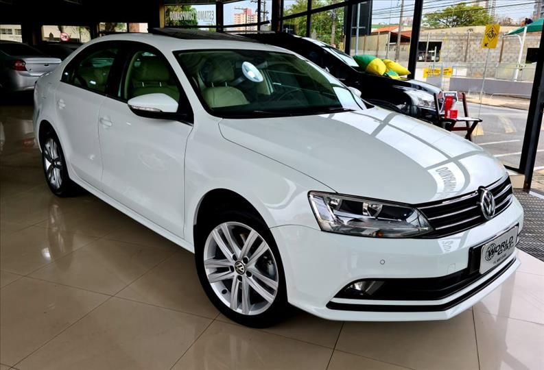 VOLKSWAGEN JETTA 2.0 TSI Highline 211cv VOLKSWAGEN JETTA 2.0 TSI Highline 211cv