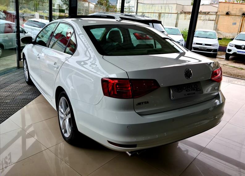 VOLKSWAGEN JETTA 2.0 TSI Highline 211cv VOLKSWAGEN JETTA 2.0 TSI Highline 211cv