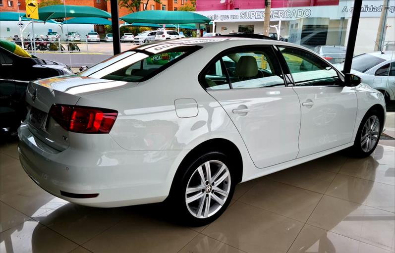 VOLKSWAGEN JETTA 2.0 TSI Highline 211cv VOLKSWAGEN JETTA 2.0 TSI Highline 211cv