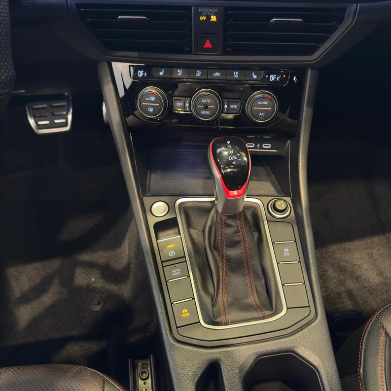 VOLKSWAGEN  JETTA   2.0 350 TSI GLI  - 21916