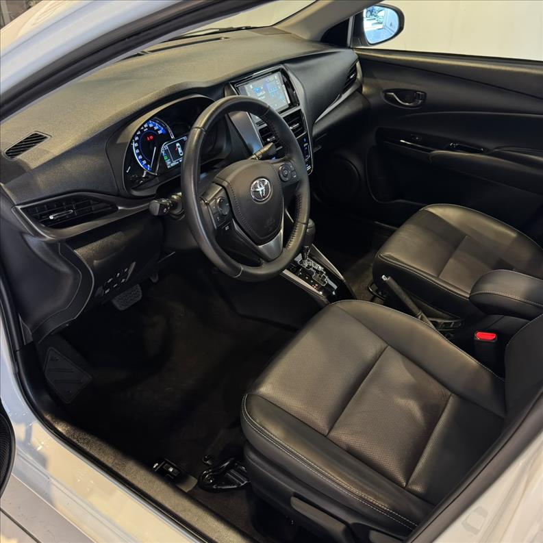 TOYOTA  YARIS   1.5 16V Sedan XLS  - 3686578