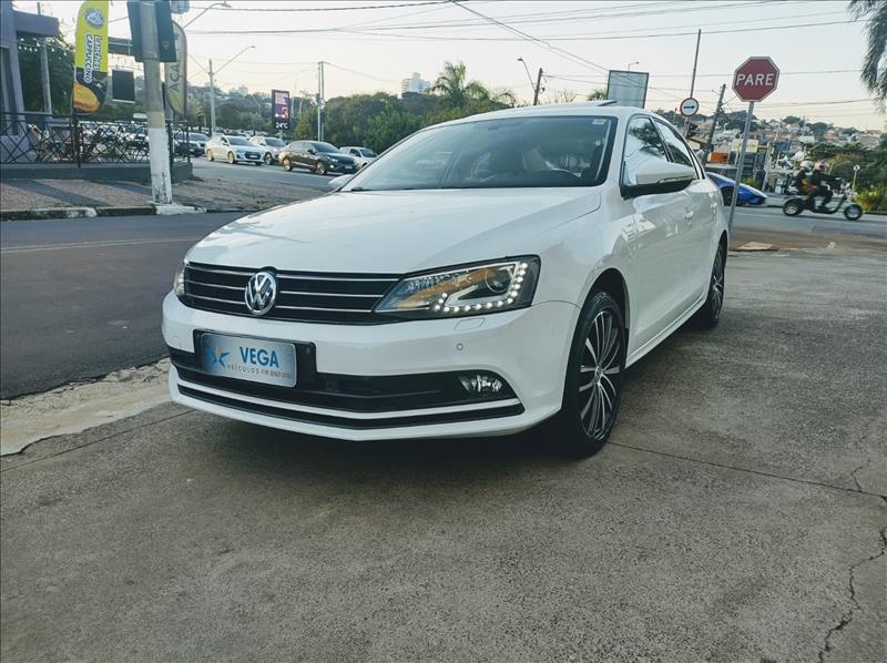 VOLKSWAGEN JETTA 2.0 TSI Highline 211cvVega Veículos - Venda de Carros Novos e Semi Novos