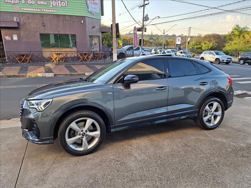 AUDI Q3 2.0 40 TFSI Sportback Performance Black QuattroVega Veículos - Venda de Carros Novos e Semi Novos