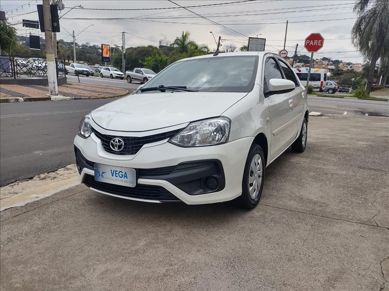 TOYOTA ETIOS 1.5 XS Sedan 16VVega Veículos - Venda de Carros Novos e Semi Novos