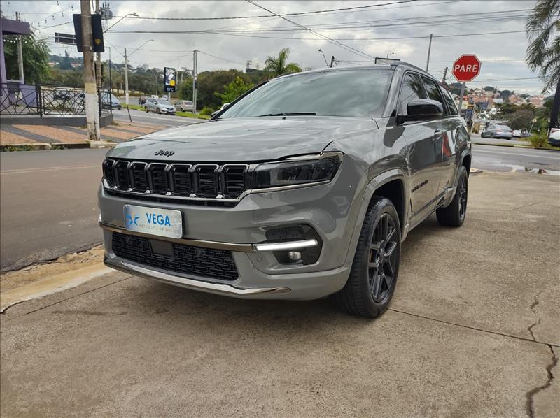 JEEP COMMANDER 2.0 Hurricane 4 Turbo BlackhawkVega Veículos - Venda de Carros Novos e Semi Novos