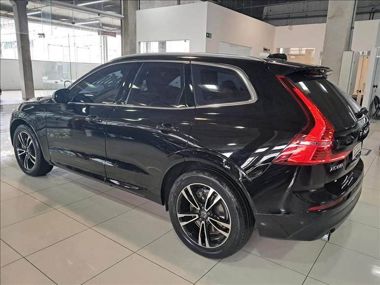  XC60  2.0 T8 Hybrid Momentum AWD Geartronic 4