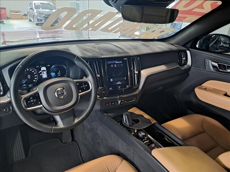  XC60  2.0 T8 Hybrid Momentum AWD Geartronic 5