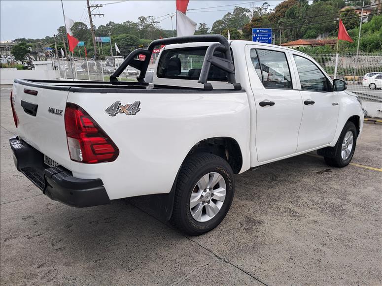 HILUX  2.8 D-4d Turbo CD Power Pack 4X4 3