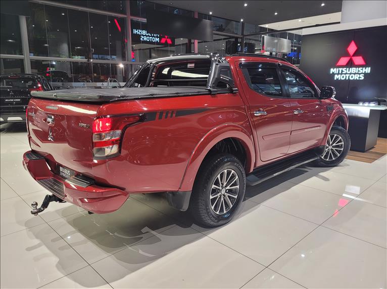Mitsubishi-L200 TRITON-2.4 16V Turbo Sport Hpe-s CD 4X4