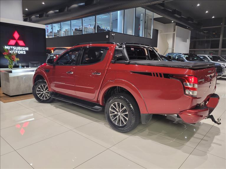 Mitsubishi-L200 TRITON-2.4 16V Turbo Sport Hpe-s CD 4X4