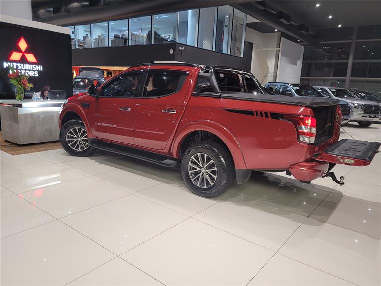 Mitsubishi-L200 TRITON-2.4 16V Turbo Sport Hpe-s CD 4X4