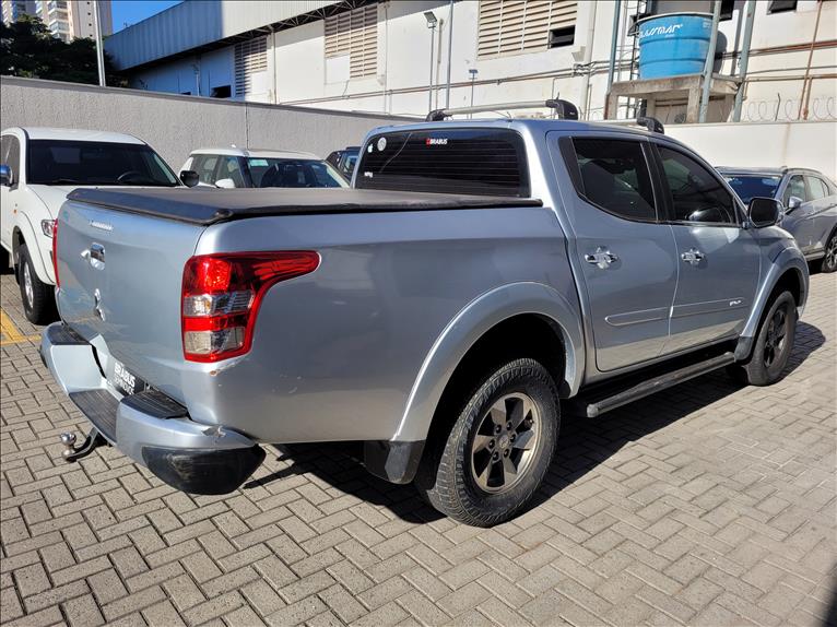 Mitsubishi-L200 TRITON-2.4 16V Turbo Sport HPE CD 4X4
