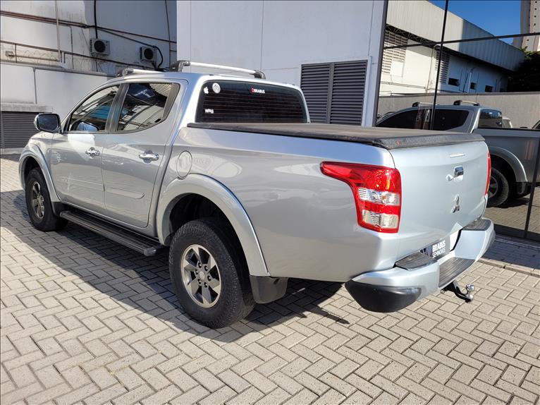 Mitsubishi-L200 TRITON-2.4 16V Turbo Sport HPE CD 4X4