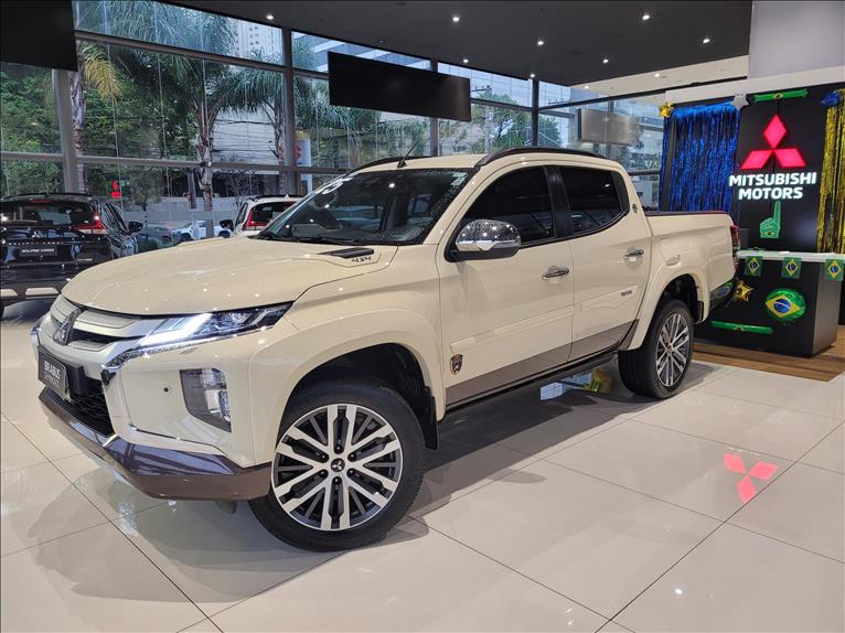 Mitsubishi-L200 TRITON-2.4 16V Turbo Sport Hpe-s Terra CD 4X4
