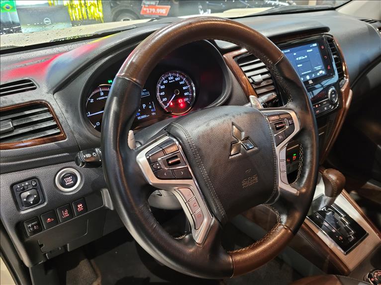 Mitsubishi-L200 TRITON-2.4 16V Turbo Sport Hpe-s Terra CD 4X4