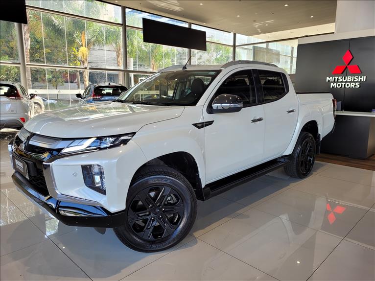 Mitsubishi-L200 TRITON-2.4 16V Turbo Sport Hpe-s CD 4X4