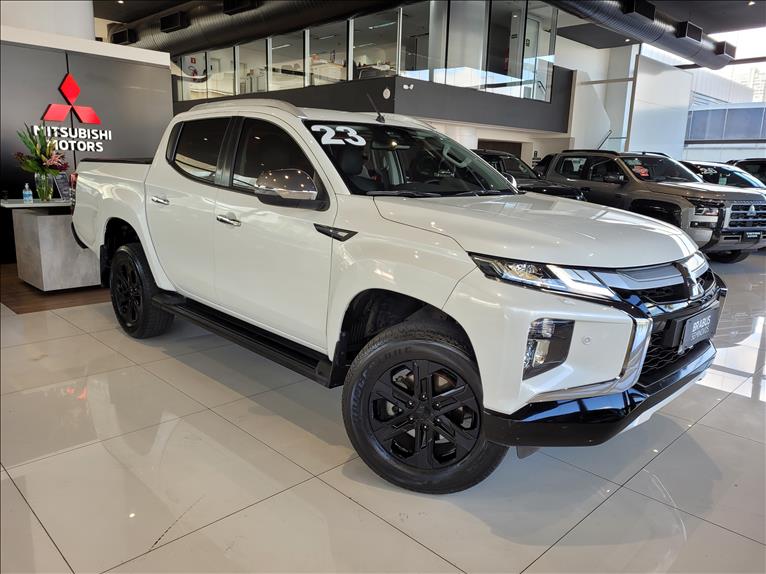 Mitsubishi-L200 TRITON-2.4 16V Turbo Sport Hpe-s CD 4X4