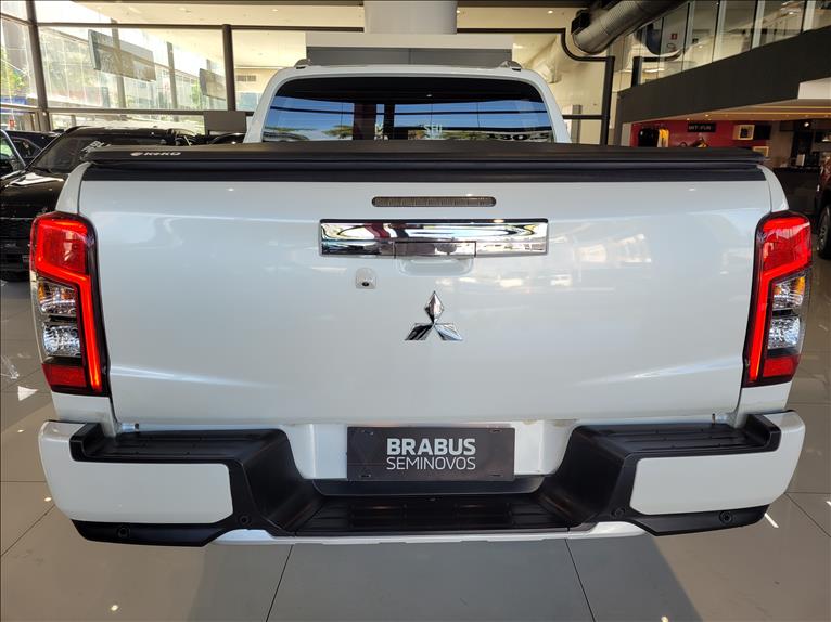 Mitsubishi-L200 TRITON-2.4 16V Turbo Sport Hpe-s CD 4X4