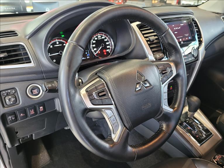 Mitsubishi-L200 TRITON-2.4 16V Turbo Sport Hpe-s CD 4X4