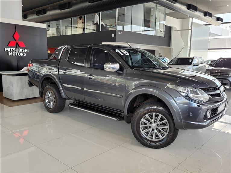 Mitsubishi-L200 TRITON-2.4 16V Turbo Sport Hpe-s CD 4X4