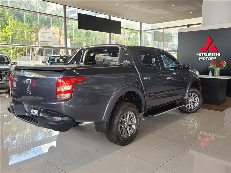 Mitsubishi-L200 TRITON-2.4 16V Turbo Sport Hpe-s CD 4X4