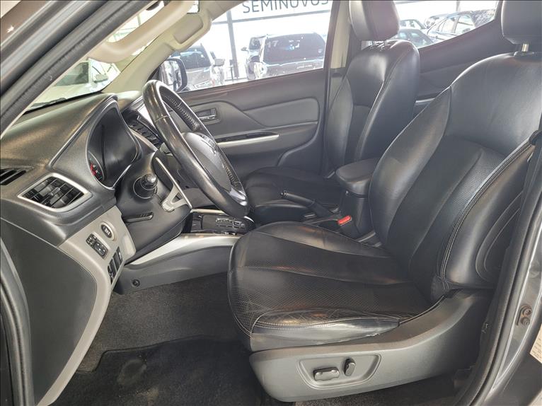 Mitsubishi-L200 TRITON-2.4 16V Turbo Sport Hpe-s CD 4X4