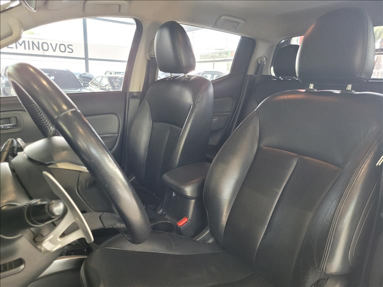 Mitsubishi-L200 TRITON-2.4 16V Turbo Sport Hpe-s CD 4X4