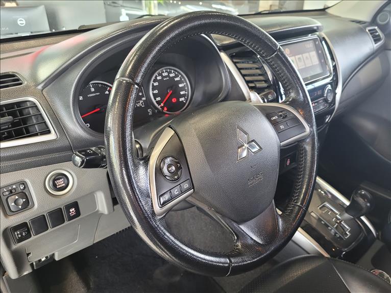 Mitsubishi-L200 TRITON-2.4 16V Turbo Sport Hpe-s CD 4X4