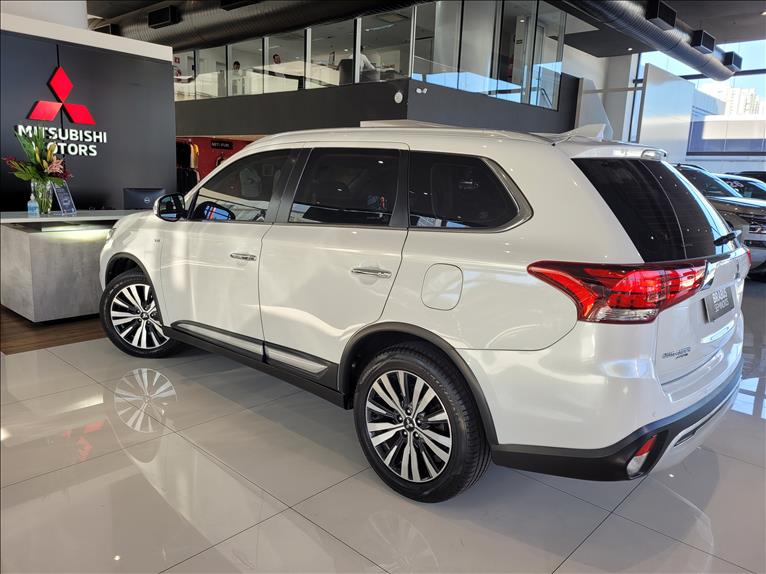 Mitsubishi-OUTLANDER-3.0 Mivec V6 Hpe-s AWD