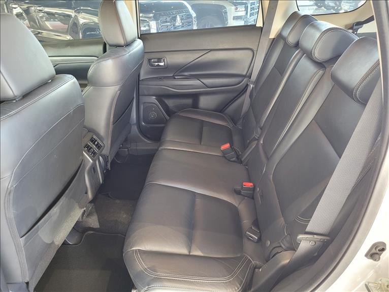 Mitsubishi-OUTLANDER-3.0 Mivec V6 Hpe-s AWD