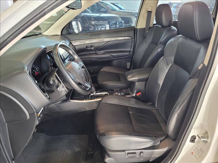 Mitsubishi-OUTLANDER-3.0 Mivec V6 Hpe-s AWD