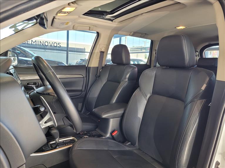 Mitsubishi-OUTLANDER-3.0 Mivec V6 Hpe-s AWD