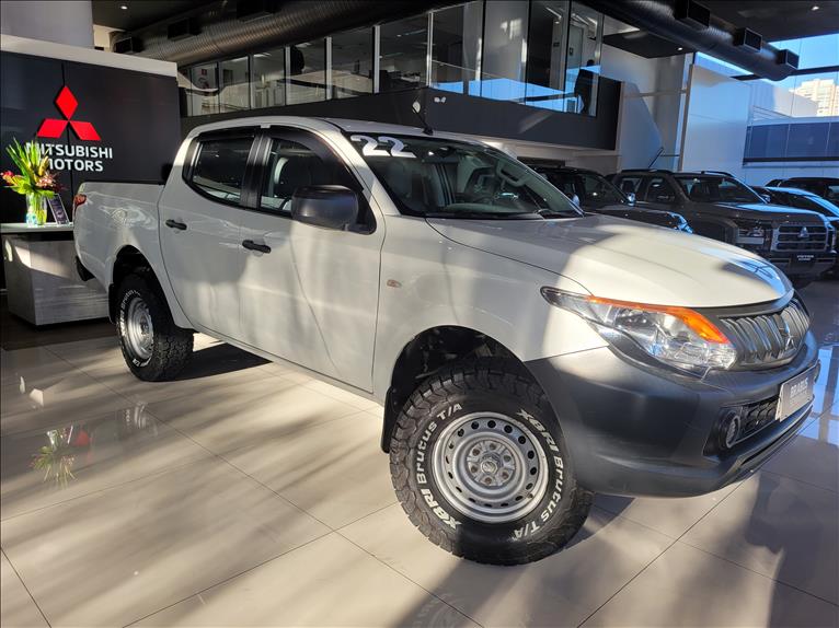 Mitsubishi-L200 TRITON-2.4 16V Turbo GL CD 4X4