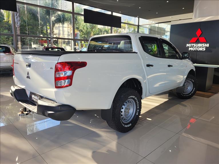 Mitsubishi-L200 TRITON-2.4 16V Turbo GL CD 4X4