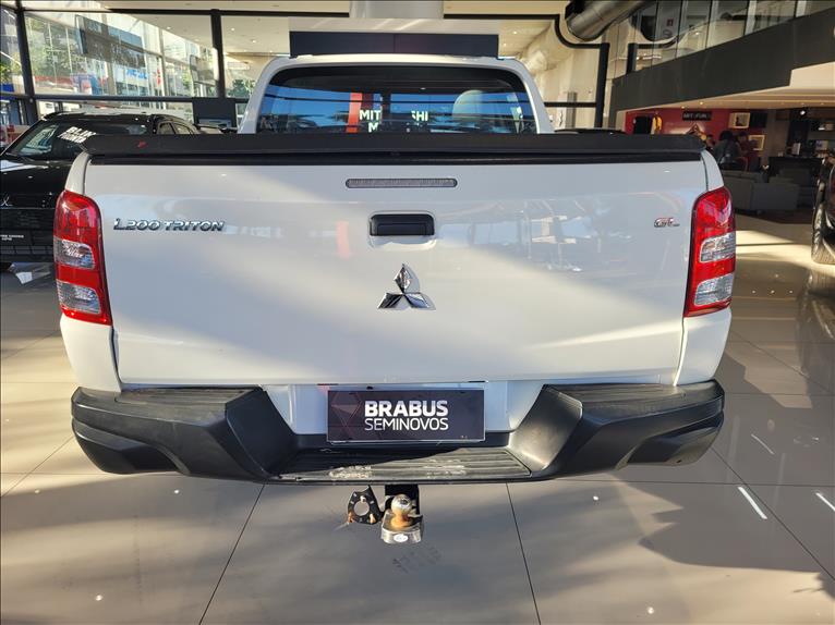 Mitsubishi-L200 TRITON-2.4 16V Turbo GL CD 4X4