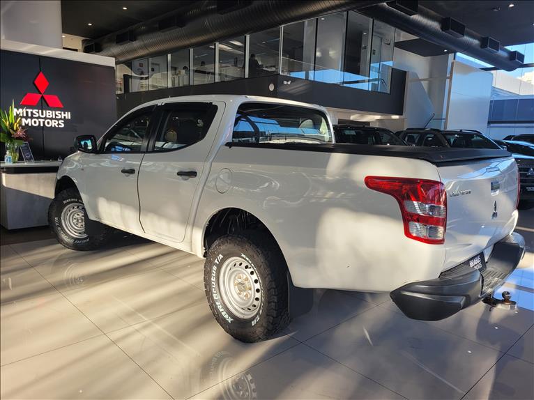 Mitsubishi-L200 TRITON-2.4 16V Turbo GL CD 4X4