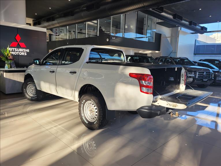 Mitsubishi-L200 TRITON-2.4 16V Turbo GL CD 4X4