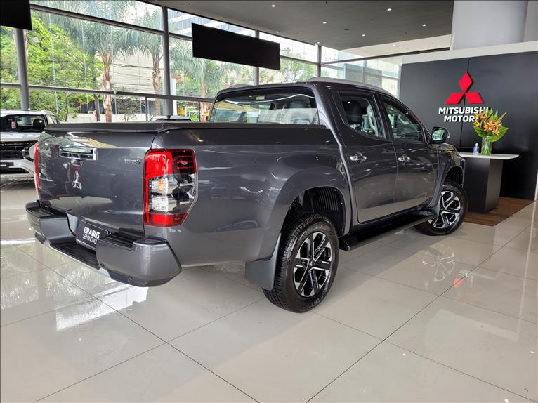 Mitsubishi-L200 TRITON-2.4 16V Turbo Sport Hpe-s CD 4X4
