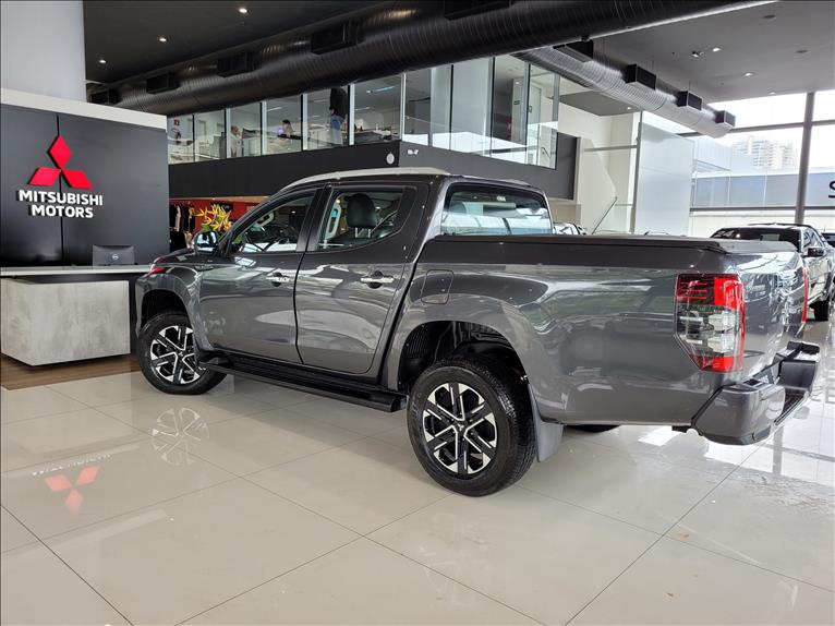 Mitsubishi-L200 TRITON-2.4 16V Turbo Sport Hpe-s CD 4X4