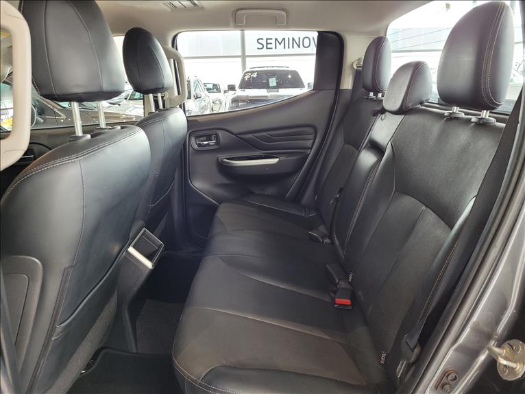 Mitsubishi-L200 TRITON-2.4 16V Turbo Sport Hpe-s CD 4X4