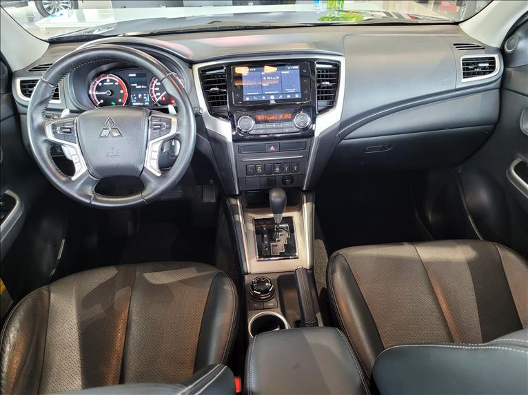 Mitsubishi-L200 TRITON-2.4 16V Turbo Sport Hpe-s CD 4X4