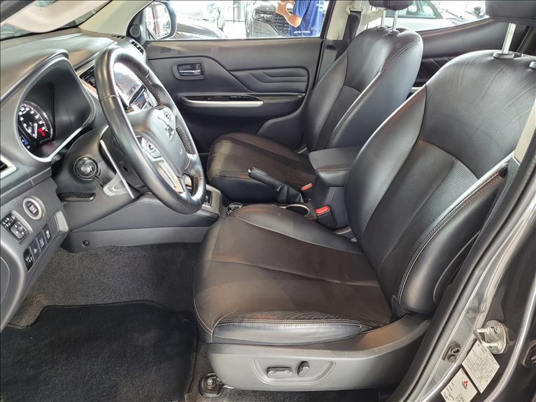 Mitsubishi-L200 TRITON-2.4 16V Turbo Sport Hpe-s CD 4X4