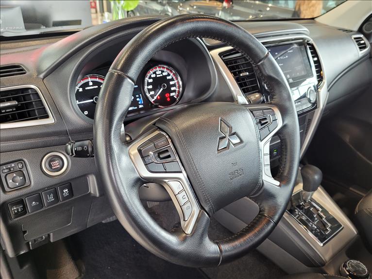 Mitsubishi-L200 TRITON-2.4 16V Turbo Sport Hpe-s CD 4X4