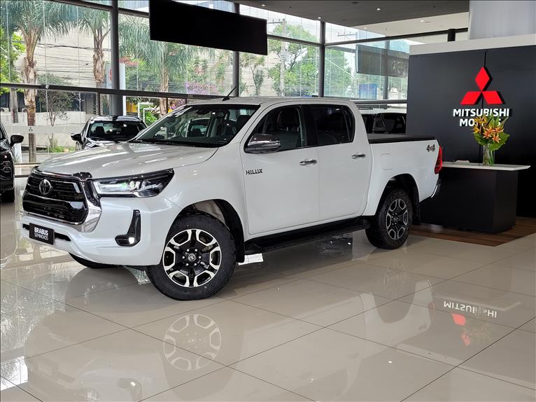 Toyota-HILUX-2.8 D-4d Turbo CD SRX 4X4