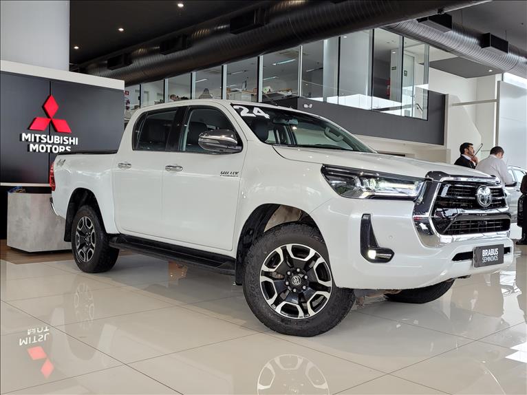 Toyota-HILUX-2.8 D-4d Turbo CD SRX 4X4