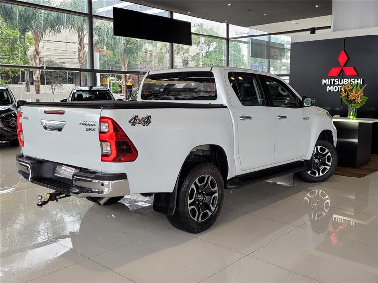 Toyota-HILUX-2.8 D-4d Turbo CD SRX 4X4