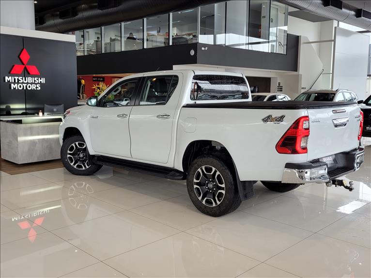 Toyota-HILUX-2.8 D-4d Turbo CD SRX 4X4